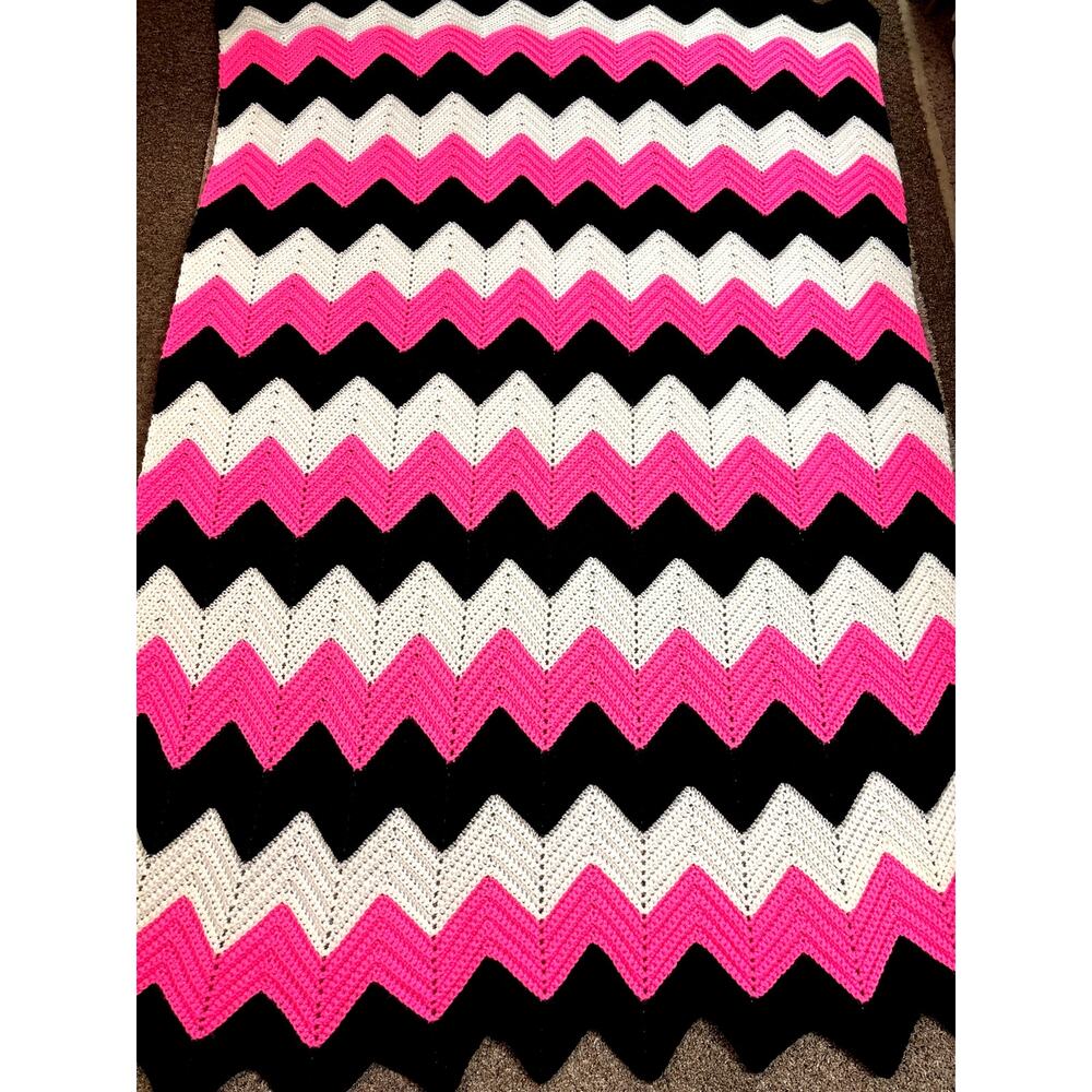 Handmade Crocheted Afghan Zigzag Blanket Chevron Pattern Ripple Blanket/Throw - Picture 2 of 6